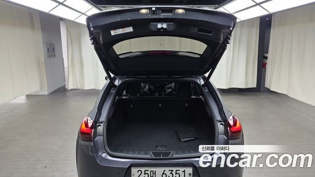 Lexus UX250h 2019 — ფოტო 18/20