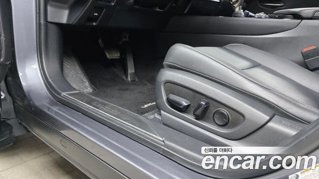 Lexus UX250h 2019 — ფოტო 20/20