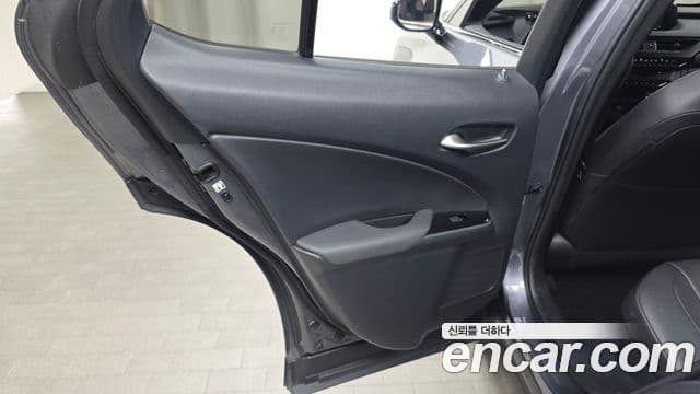 Lexus UX250h 2019 — Photo 25/31