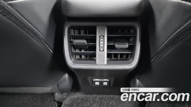 Lexus UX250h 2019 — Photo 19/31