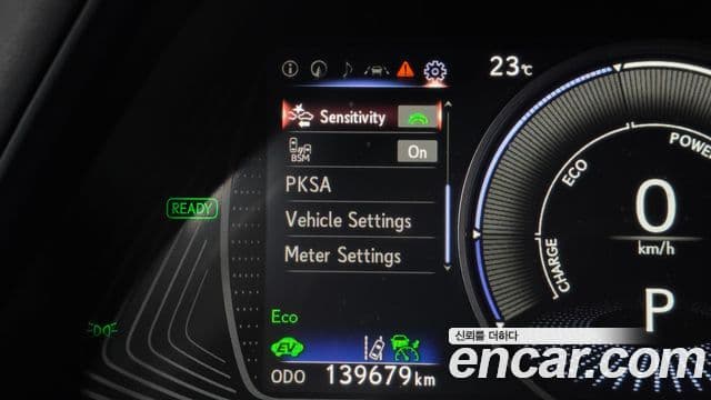 Lexus UX250h 2019 — Photo 6/31