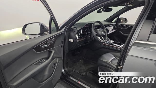 Audi Q7 2022 — Şəkil 10/20