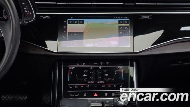Audi Q7 2022 — Şəkil 13/20