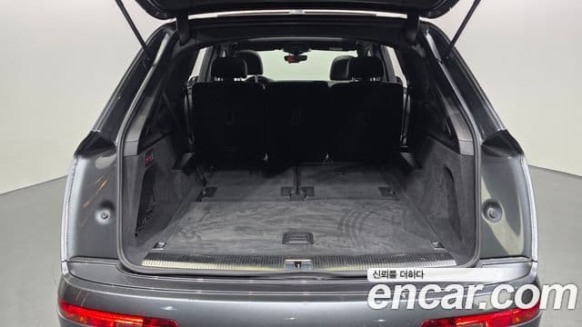 Audi Q7 2022 — Şəkil 17/20