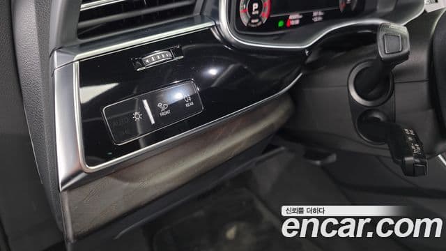 Audi Q7 2022 — Şəkil 18/20