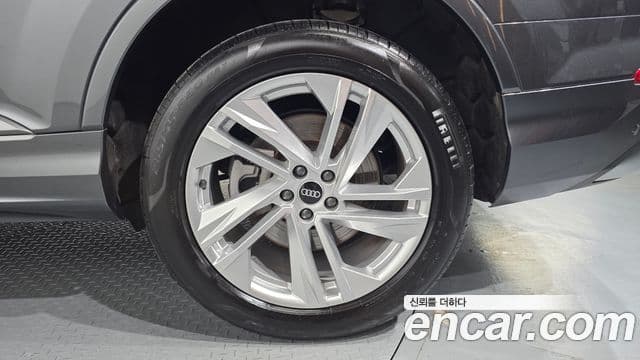Audi Q7 2022 — Photo 23/33