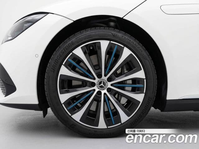 Mercedes-Benz EQE 2022 — Photo 10/12