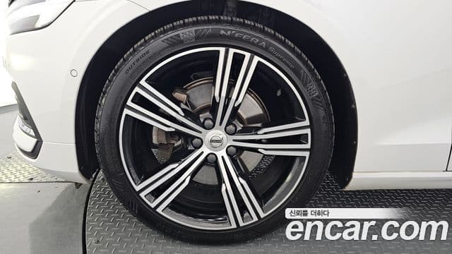 Volvo S60 2021 — Şəkil 5/20