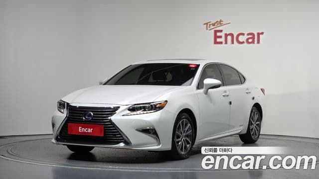Lexus ES300h 2018 — ფოტო 1/20