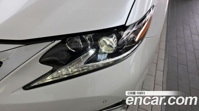 Lexus ES300h 2018 — ფოტო 5/20