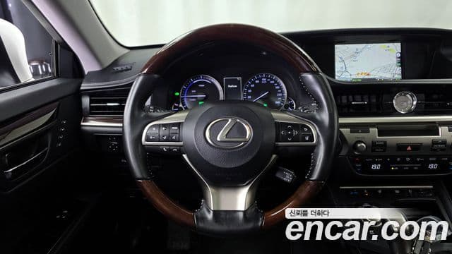Lexus ES300h 2018 — ფოტო 6/20