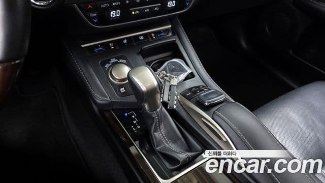 Lexus ES300h 2018 — ფოტო 9/20