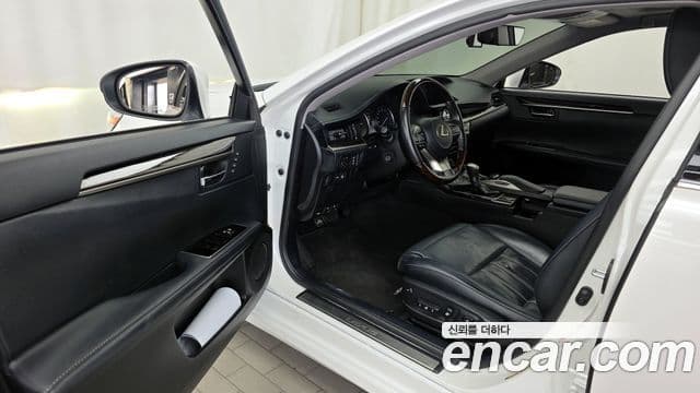 Lexus ES300h 2018 — ფოტო 10/20