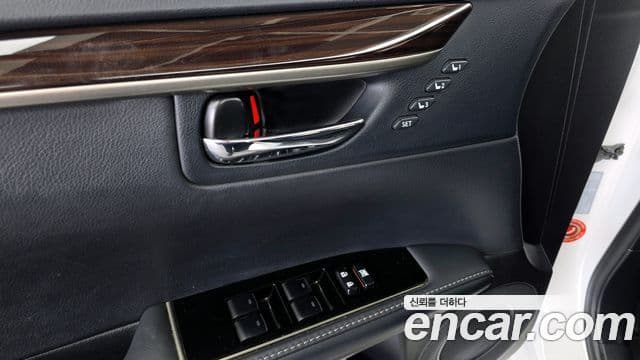 Lexus ES300h 2018 — ფოტო 13/20