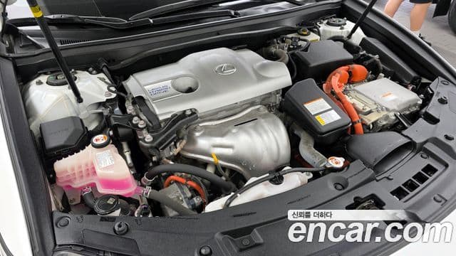 Lexus ES300h 2018 — Photo 25/31
