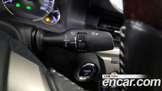 Lexus ES300h 2018 — Photo 7/31