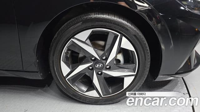 Hyundai The New Avante Hybrid 2021 — Photo 28/30