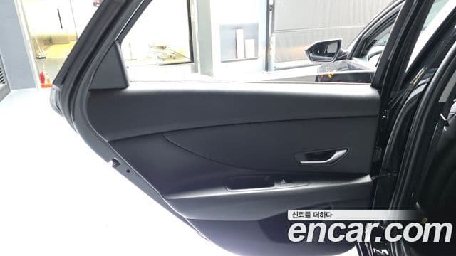 Hyundai The New Avante Hybrid 2021 — Photo 7/30