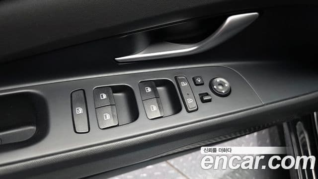 Hyundai The New Avante Hybrid 2021 — Photo 21/30