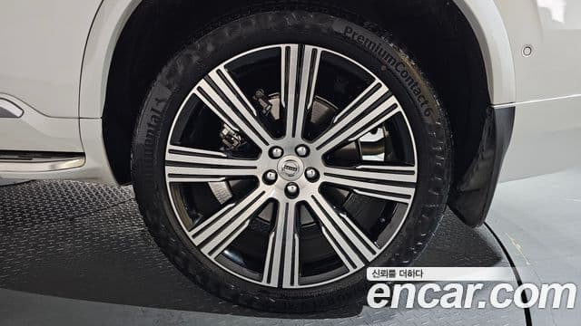Volvo XC90 2025 — Photo 31/39