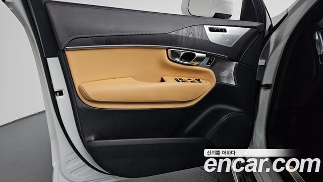 Volvo XC90 2025 — Photo 27/39