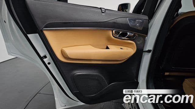 Volvo XC90 2025 — Photo 37/39