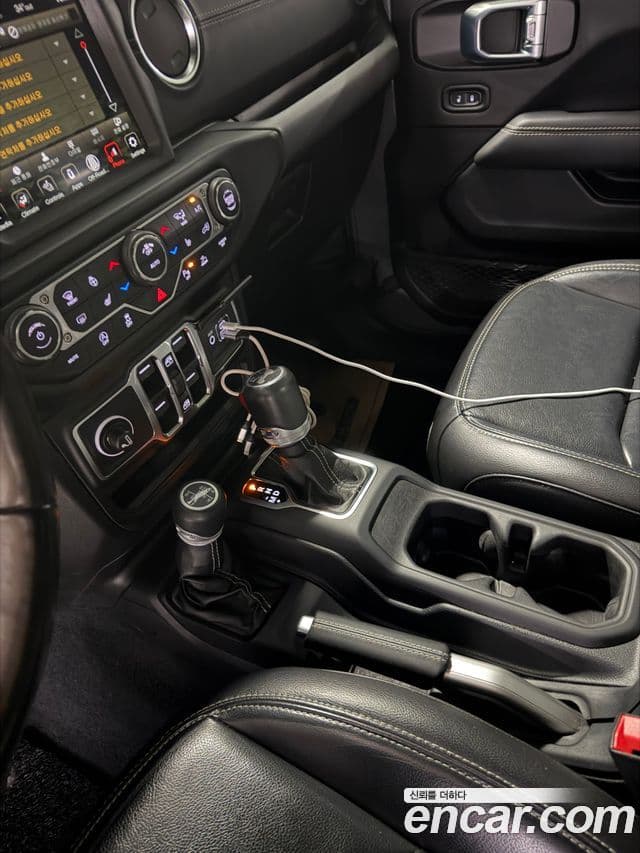 Jeep Wrangler 2021 — ფოტო 9/13