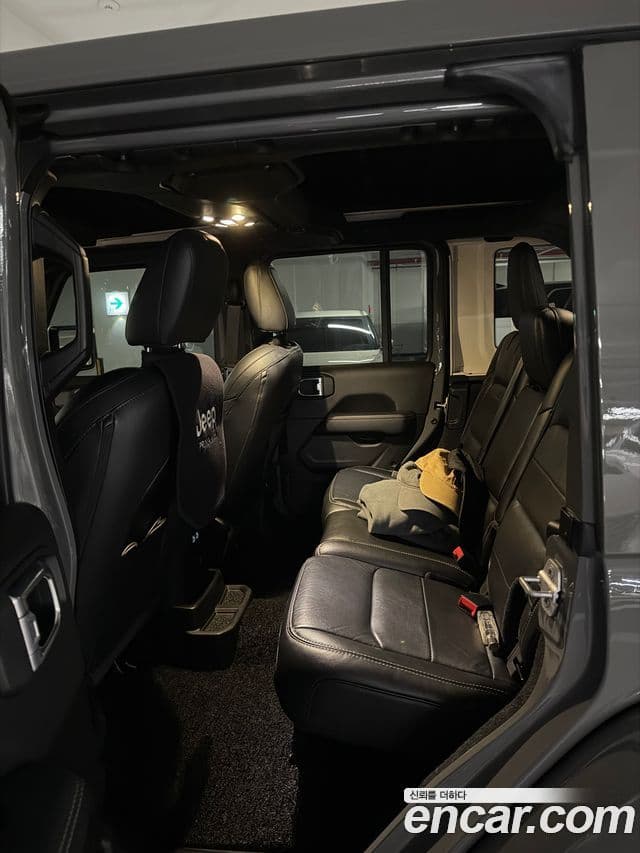Jeep Wrangler 2021 — фото 10 из 13