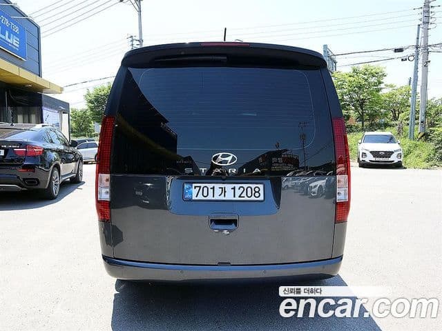 Hyundai Staria 2024 — Фото 2/20