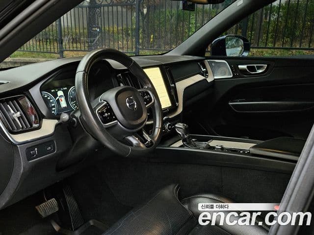 Volvo XC60 2018 — Şəkil 9/20