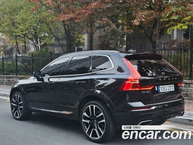 Volvo XC60 2018 — Şəkil 11/20
