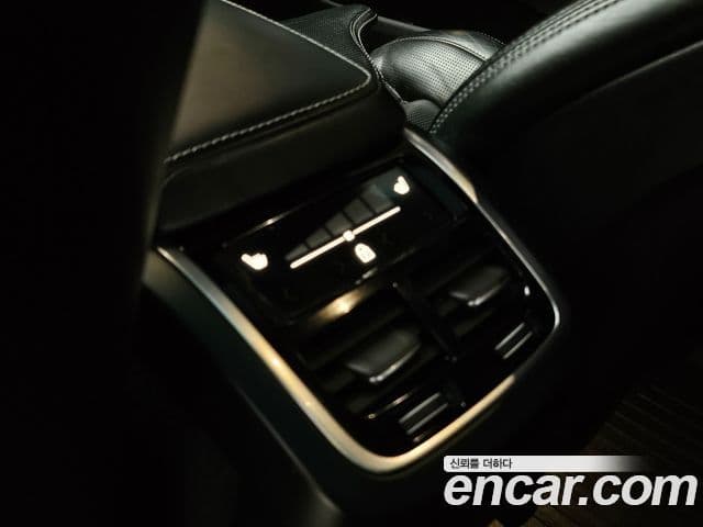 Volvo XC60 2018 — Şəkil 12/20