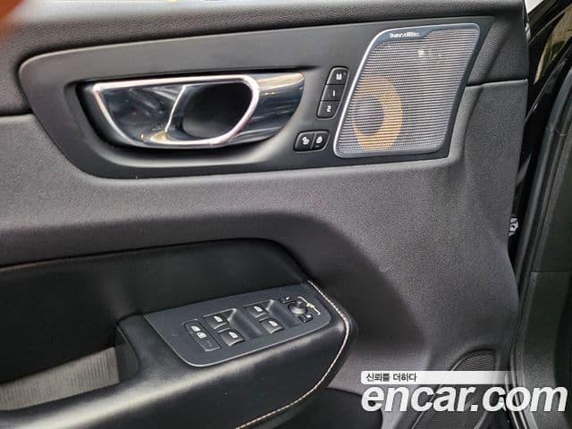 Volvo XC60 2018 — Şəkil 16/20