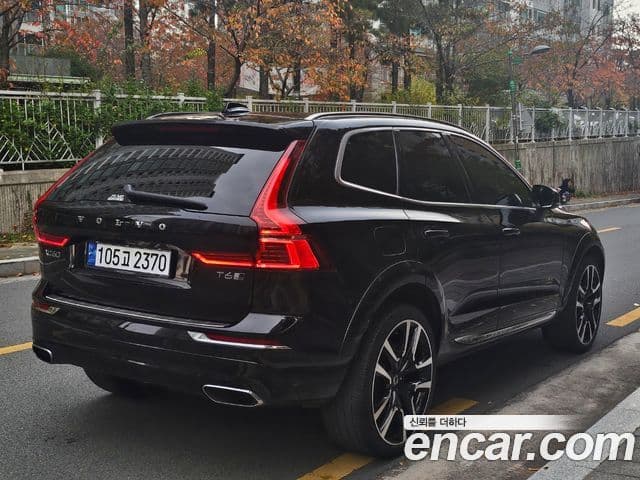 Volvo XC60 2018 — Şəkil 17/20