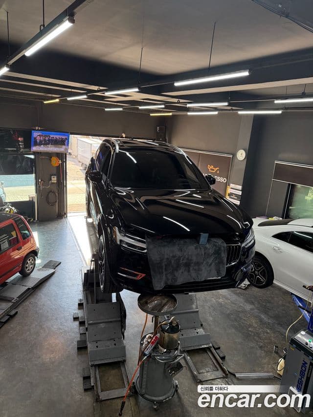 Volvo XC60 2018 — Şəkil 19/20