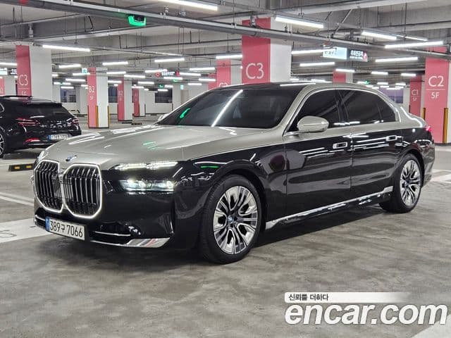 BMW 7 Series 2023 — Фото 1/20