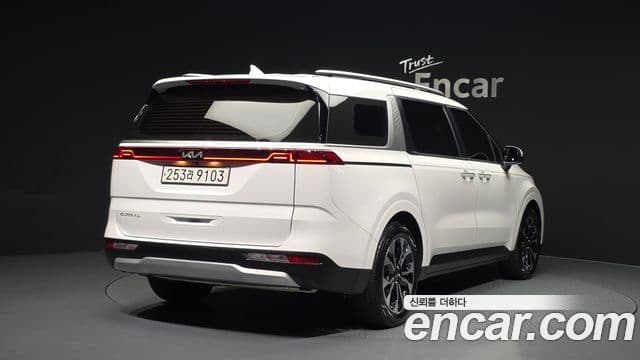 Kia Carnival 2022 — ფოტო 2/20