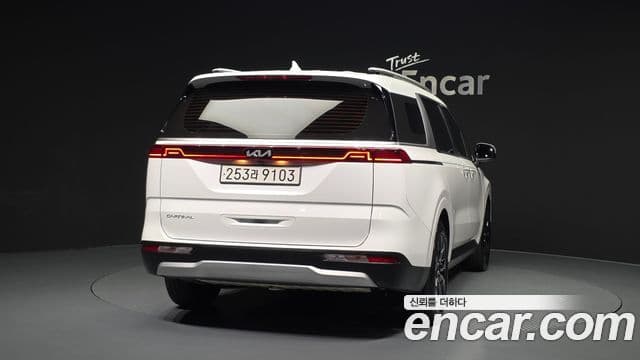 Kia Carnival 2022 — ფოტო 4/20