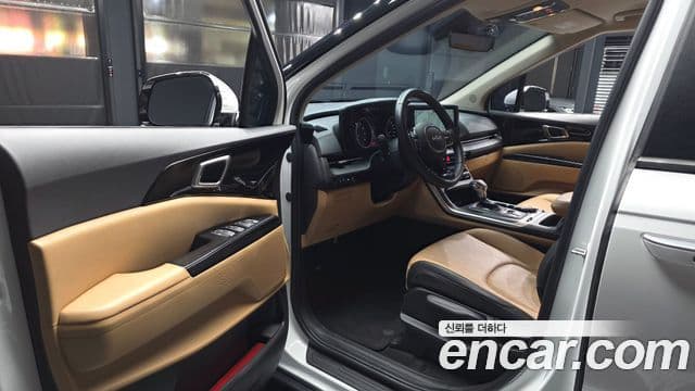 Kia Carnival 2022 — ფოტო 10/20