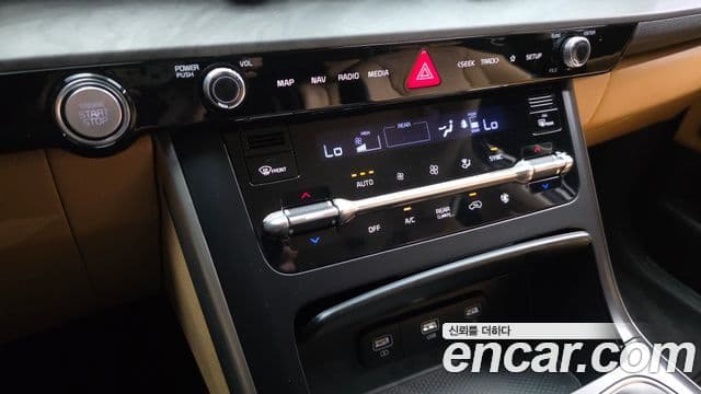 Kia Carnival 2022 — ფოტო 17/20