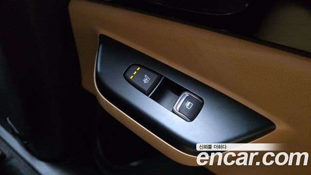 Kia Carnival 2022 — ფოტო 19/20