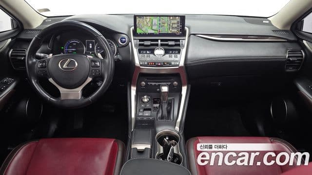 Lexus NX300h 2018 — Photo 3/20