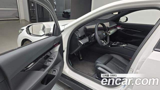 BMW 5 Series 2024 — Şəkil 10/20