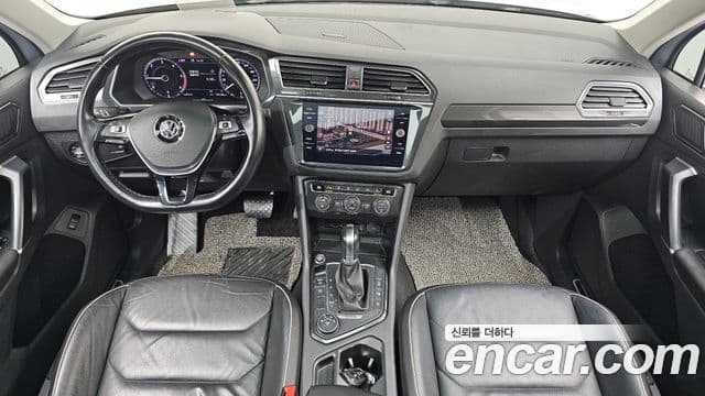 Volkswagen Tiguan 2018 — ფოტო 7/20