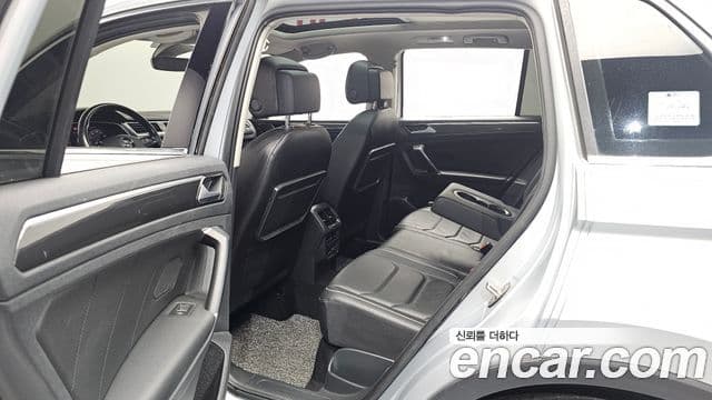 Volkswagen Tiguan 2018 — ფოტო 12/20