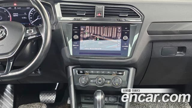 Volkswagen Tiguan 2018 — ფოტო 13/20