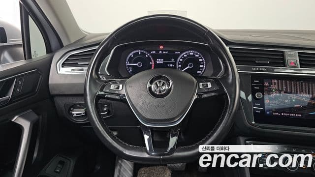 Volkswagen Tiguan 2018 — ფოტო 14/20