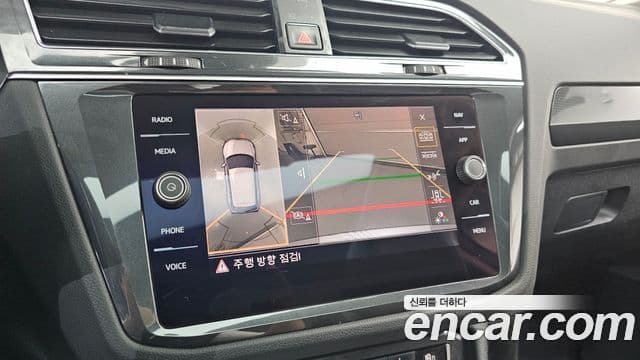 Volkswagen Tiguan 2018 — ფოტო 15/20