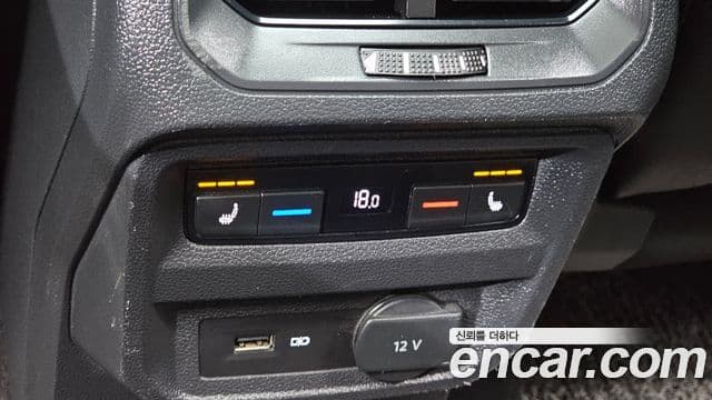 Volkswagen Tiguan 2018 — ფოტო 18/20
