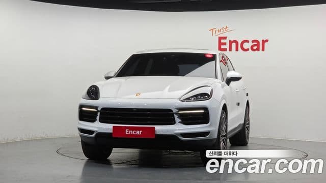 Porsche Cayenne 2019 — ფოტო 2/20